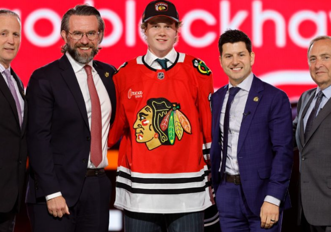 Chicago Blackhawks unterzeichnen Dreijahresvertrag mit Marek Vanacker